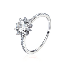 Load image into Gallery viewer, White Topaz Flower Ring