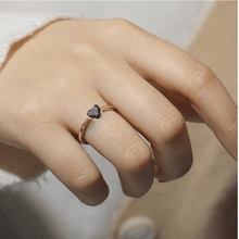 Load image into Gallery viewer, Solitaire heart ring