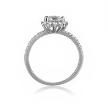 Load image into Gallery viewer, White Topaz Flower Ring