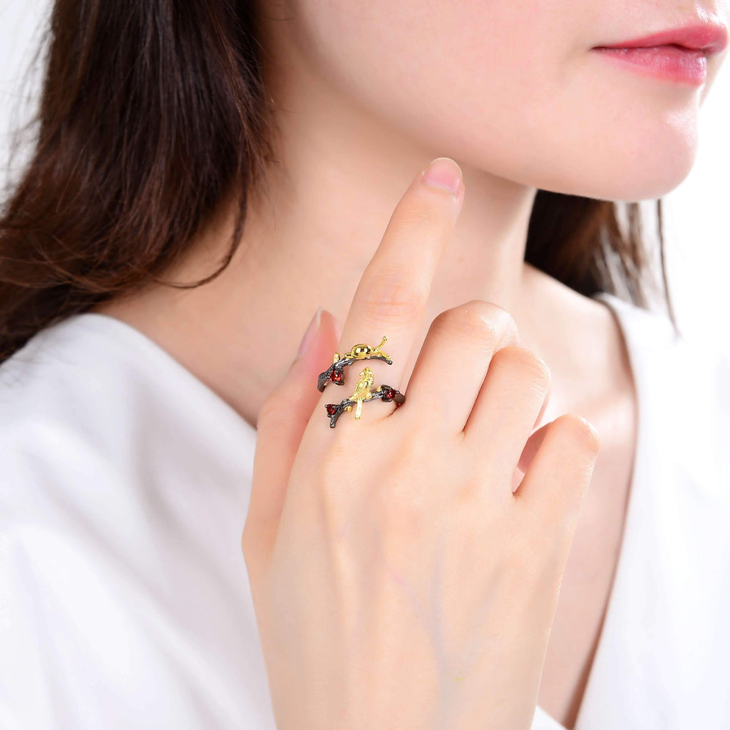 Exotic Nature Inspired Garent Gold Plated Robin Ring.
$ 50 & Under, Garnet, Red, Round, 925 Sterling Silver, 925 Sterling Silver Ð Gold Plated Yellow, Fashion